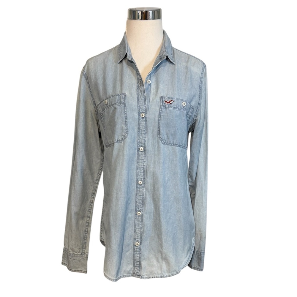Hollister M Classic 'Must Have' Blue Denim Chambray Long Sleeve Button Up Shirt